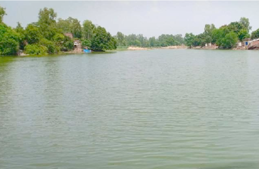 इज्जत के लुटेरों से जान बचाने को भागती रहीं पीड़िता, नदी में लगाई छलांग फिर... इज्जत के लुटेरों से जान बचाने को भागती रहीं पीड़िता, नदी में लगाई छलांग फिर...