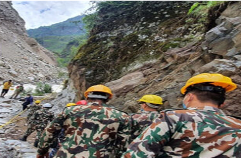 विवादित नक्शा लाने के बाद चुप नहीं है नेपाल, सीमा पर बना रहा सड़क और हेलीपैड