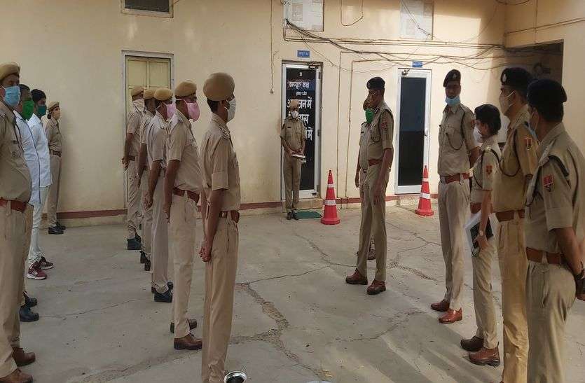 एडीजी ने किया नीमकाथाना व पाटन थाने का निरीक्षण एडीजी ने किया नीमकाथाना व पाटन थाने का निरीक्षण