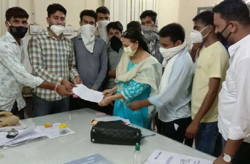 छात्रों को प्रमोट करो, तीन माह का किराया कराओ माफ छात्रों को प्रमोट करो, तीन माह का किराया कराओ माफ