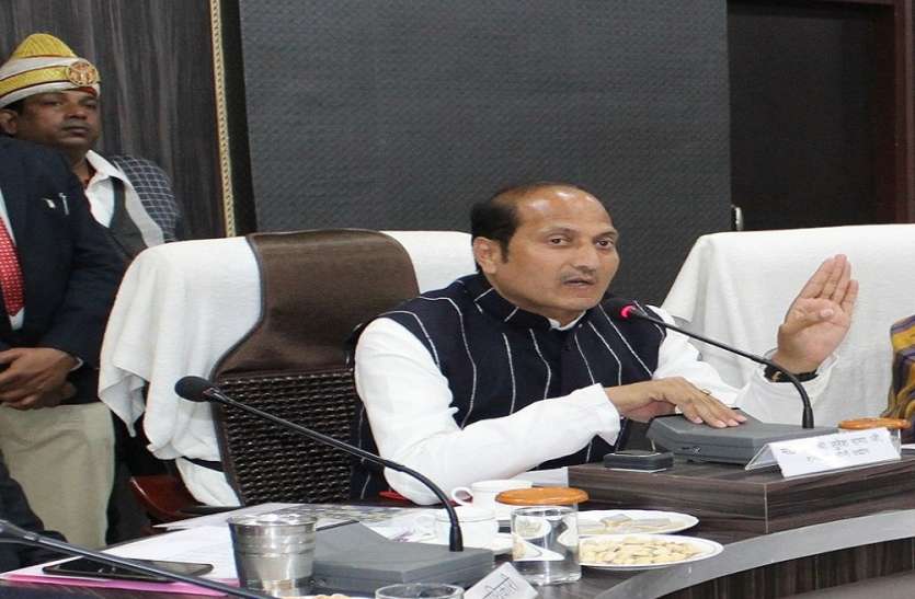 गन्ना मंत्री ने दी हिदायत, प्रवासी मजदूरों के खाते में तत्काल भेजें आर्थिक सहायता गन्ना मंत्री ने दी हिदायत, प्रवासी मजदूरों के खाते में तत्काल भेजें आर्थिक सहायता