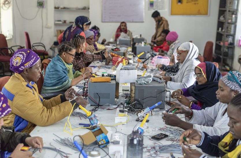 बने आत्मनिर्भर भारत : सौर ऊर्जा उपकरणों की इंडस्ट्रीज को मिले प्रोत्साहन बने आत्मनिर्भर भारत : सौर ऊर्जा उपकरणों की इंडस्ट्रीज को मिले प्रोत्साहन