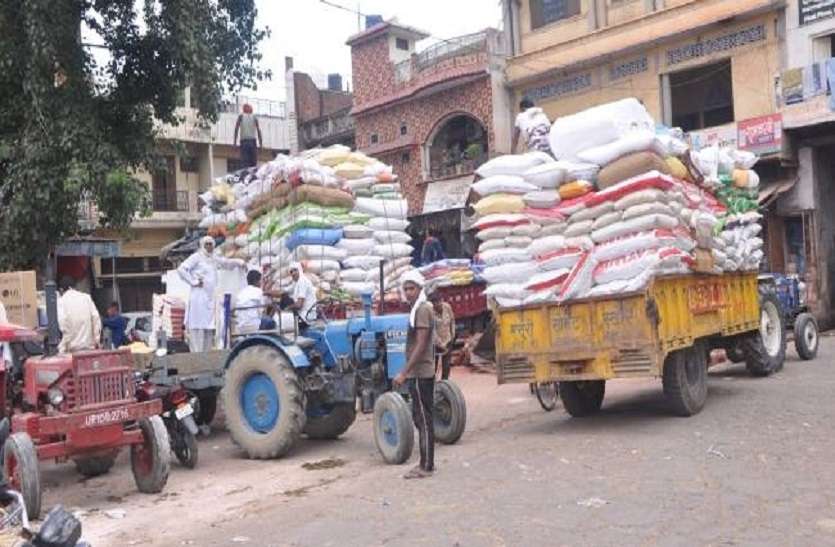 Diesal Price Hike: डीजल महंगा होने से बढ़ेंगे जरूरी चीजों के दाम Diesal Price Hike: डीजल महंगा होने से बढ़ेंगे जरूरी चीजों के दाम