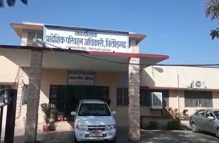 चार हजार ट्रकों से अब कर वसूलने की तैयार चार हजार ट्रकों से अब कर वसूलने की तैयार