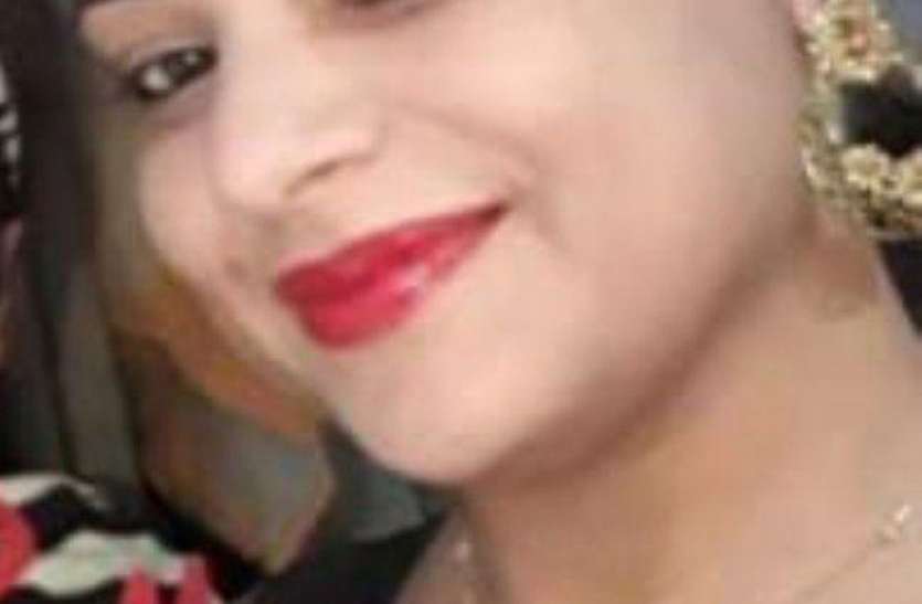 नवविवाहिता ने की दुपट्टे के फंदे से लटककर आत्महत्या नवविवाहिता ने की दुपट्टे के फंदे से लटककर आत्महत्या