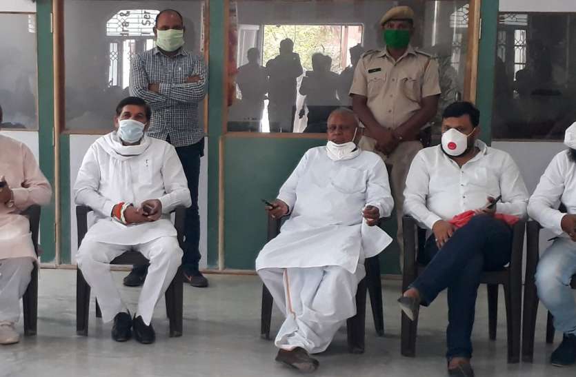 करौली जिले की पुलिस भ्रष्ट और निकम्मी करौली जिले की पुलिस भ्रष्ट और निकम्मी