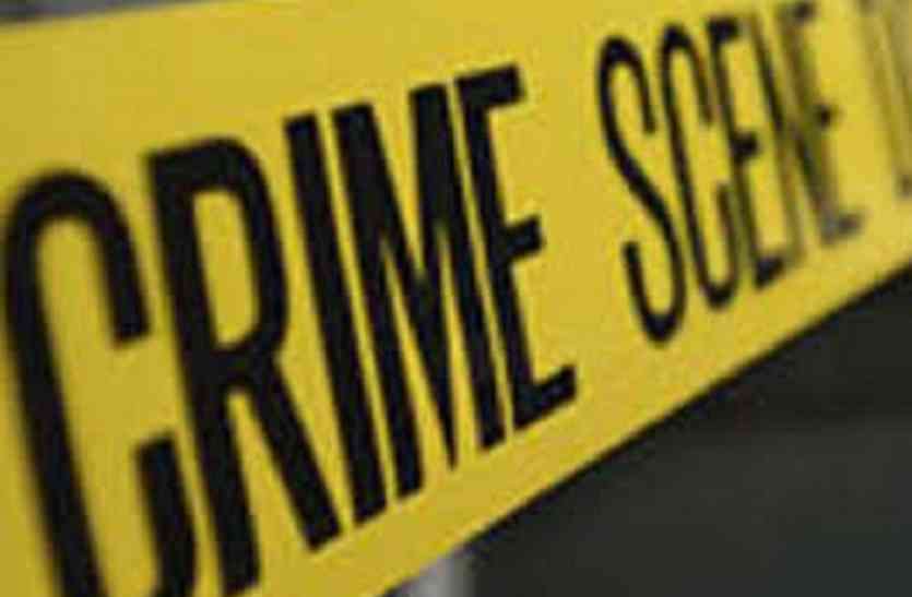 कुल्हाड़ी मारकर की थी महिला की हत्या, आरोपी को पुलिस ने तीन घंटे में किया आरोपी गिरफ्तार कुल्हाड़ी मारकर की थी महिला की हत्या, आरोपी को पुलिस ने तीन घंटे में किया आरोपी गिरफ्तार
