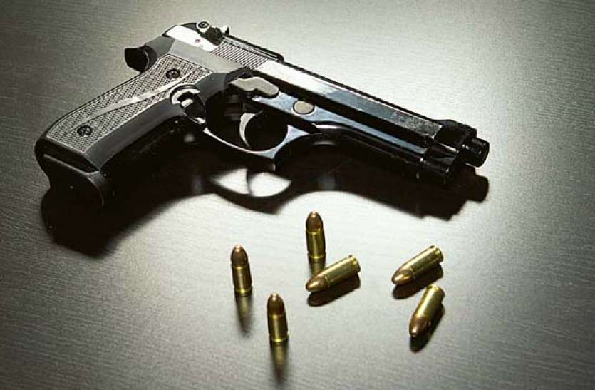 gun_1.jpg गोली चलाने वाले संजय सहित 12 आरोपी फरार, पुलिस का दावा दबिश दे रहे, परिवार का आरोप गांव में घूम रहे आरोपी