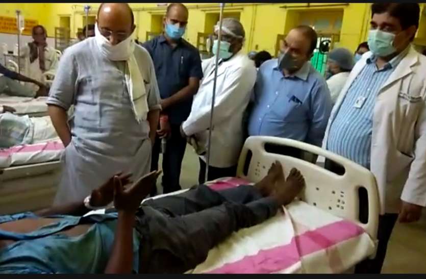 रायबरेली जिला अस्पताल में स्वास्थ्य मंत्री जय कुमार सिंह का औचक निरीक्षण,बाबा रामदेव की कोरोना दवा पर दिया यह बयान रायबरेली जिला अस्पताल में स्वास्थ्य मंत्री जय कुमार सिंह का औचक निरीक्षण,बाबा रामदेव की कोरोना दवा पर दिया यह बयान