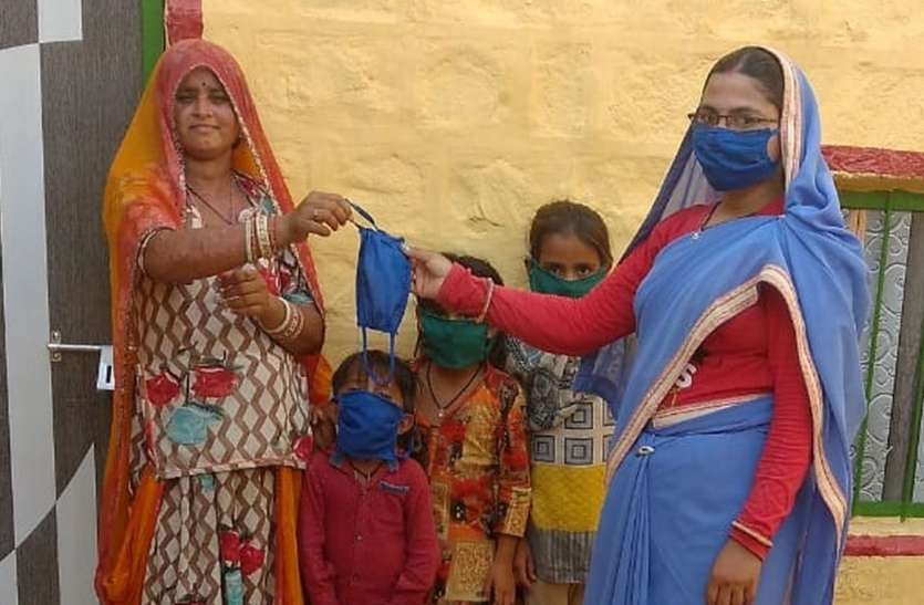 13 मार्च से अब तक कोरोना योद्ध ने ड्यूटी के साथ 1100 मास्क बांटकर दिखाया जज्बा 13 मार्च से अब तक कोरोना योद्ध ने ड्यूटी के साथ 1100 मास्क बांटकर दिखाया जज्बा