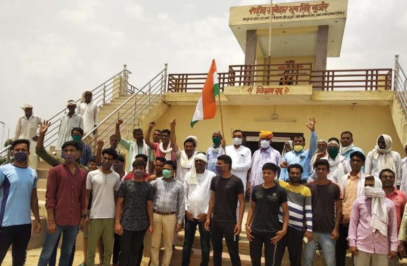 शान्ति मार्च निकाल वीर सैनिकों की शहादत को किया नमन शान्ति मार्च निकाल वीर सैनिकों की शहादत को किया नमन