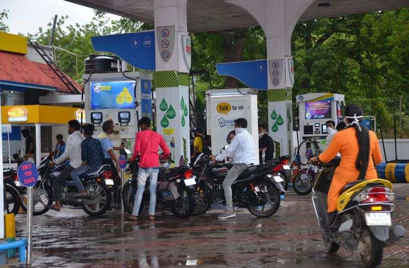 कोरोना के बाद अब पेट्र्रोल-डीजल ने तोड़ी उद्योग-व्यापार की कमर कोरोना के बाद अब पेट्र्रोल-डीजल ने तोड़ी उद्योग-व्यापार की कमर