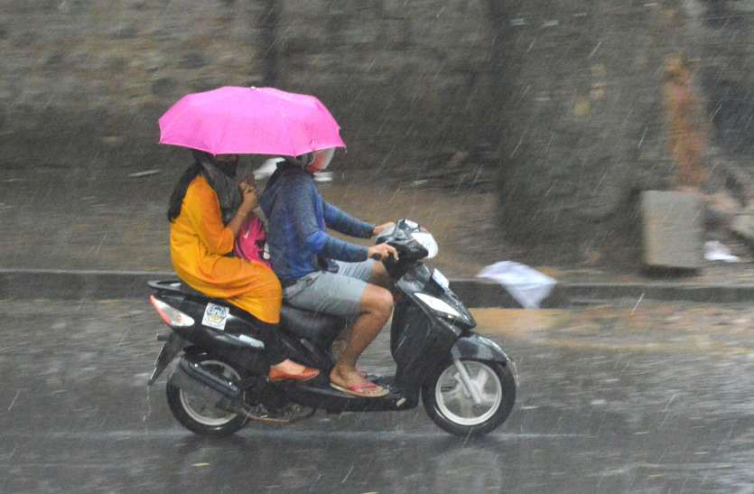 बेंगलूरु में बारिश ने तोड़ा वर्षों पुराना रिकॉर्ड बेंगलूरु में बारिश ने तोड़ा वर्षों पुराना रिकॉर्ड