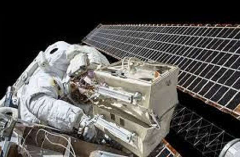 space walk Russia 2023 तक पहली बार पर्यटकों को स्पेस वॉक के लिए ले जाएगा