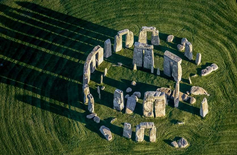 STONEHENGE MYSTRY : रहस्यों से भरे ‘स्टोनहेंज’ के पास मिले हजारों वर्ष पुरानी सभ्यता के अवशेष STONEHENGE MYSTRY : रहस्यों से भरे ‘स्टोनहेंज’ के पास मिले हजारों वर्ष पुरानी सभ्यता के अवशेष