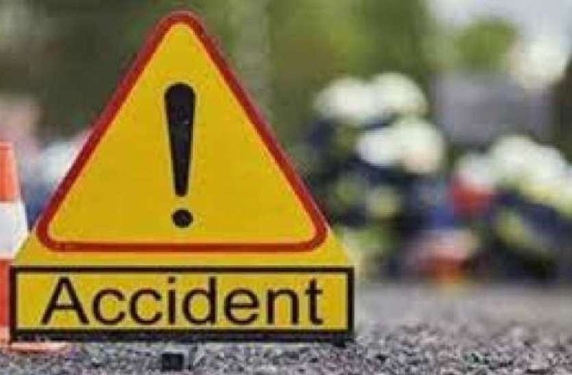 580844-accident.jpg दर्दनाक हादसा: तेज रफ्तार ट्रेलर ने स्कूटी सवार मां और बेटी को कुचला, दोनों की मौके पर हुई मौत