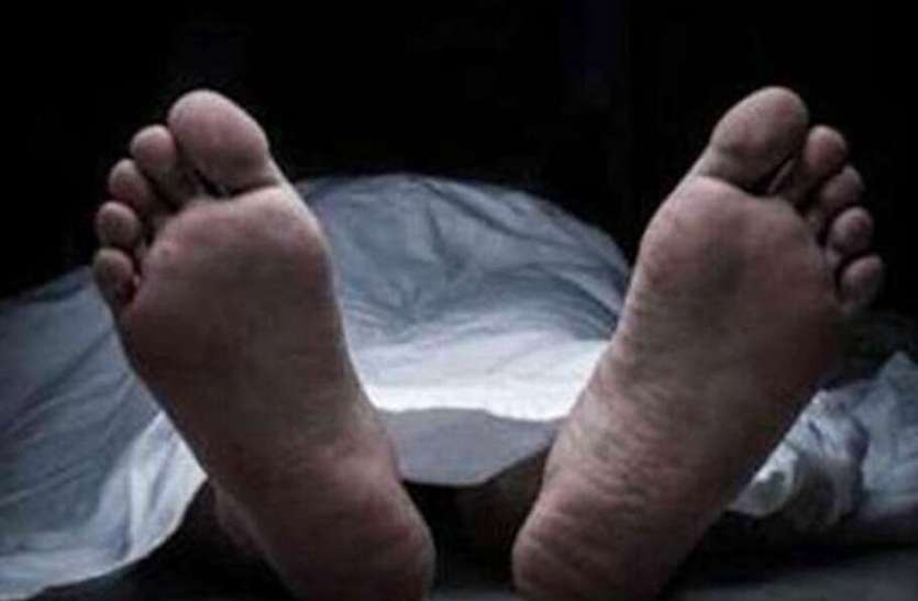 बांसवाड़ा : दो दिन से लापता युवक की हत्या, सिर फोड़ा और बेरहमी से घसीटकर नाली में डाली लाश बांसवाड़ा : दो दिन से लापता युवक की हत्या, सिर फोड़ा और बेरहमी से घसीटकर नाली में डाली लाश