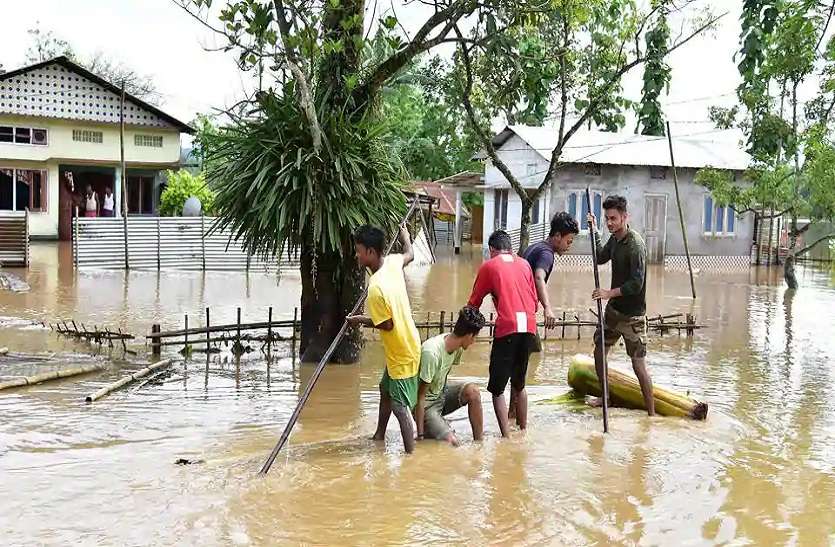 असम में बिगड़ रही है बाढ़ की स्थिति, अब तक 16 मरे और ढाई लाख प्रभावित असम में बिगड़ रही है बाढ़ की स्थिति, अब तक 16 मरे और ढाई लाख प्रभावित