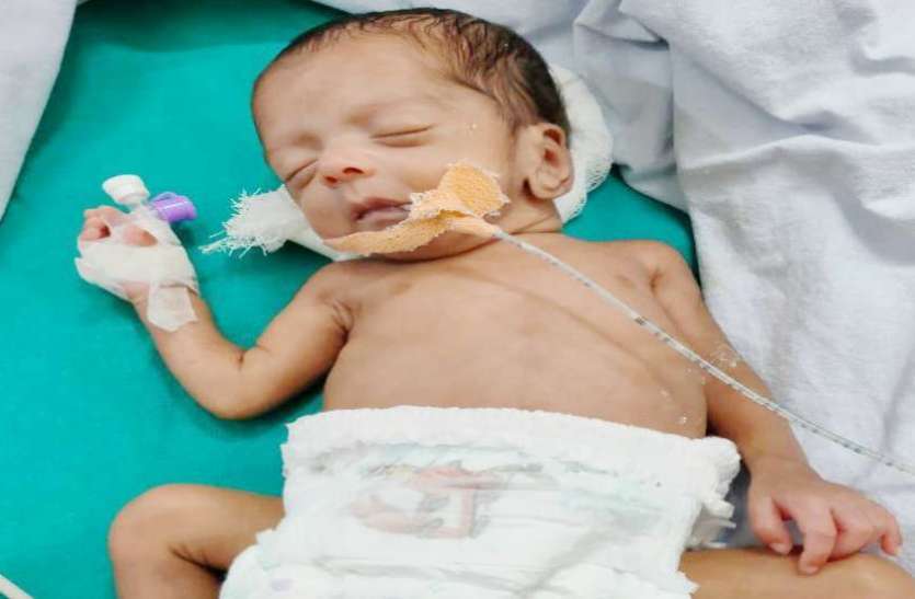 24 हफ्ते में पैदा हुआ अद्भुत बच्चा,डॉक्टर भी हुए हैरान,वजन 1430 ग्राम 24 हफ्ते में पैदा हुआ अद्भुत बच्चा,डॉक्टर भी हुए हैरान,वजन 1430 ग्राम