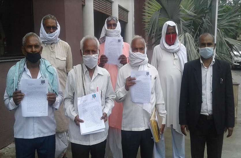 लॉकडाउन में दूसरे व्यक्ति को खड़ा कर करा लिया फर्जी बैनामा, डीएम तक पहुंचा मामला लॉकडाउन में दूसरे व्यक्ति को खड़ा कर करा लिया फर्जी बैनामा, डीएम तक पहुंचा मामला