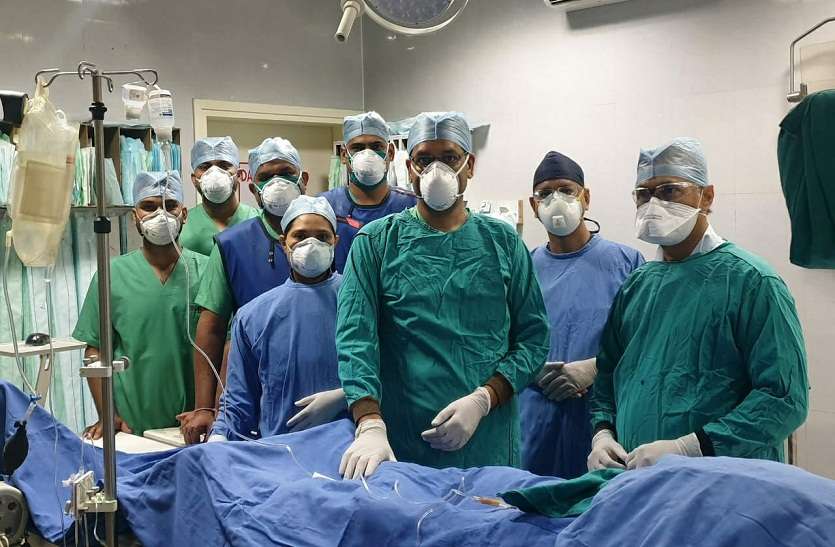 डिजिटल के लिए...गंभीर मरीज का बिना चीर-फाड़, बिना बेहोश किए बदला हार्ट वॉल्व गंभीर मरीज का बिना चीर-फाड़, बिना बेहोश किए बदला हार्ट वॉल्व