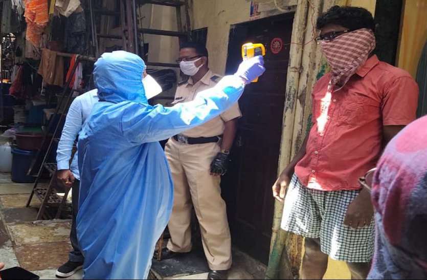 भिलाई में कोरोना के सात नए मरीज, 25 लोगों के संयुक्त परिवार में रहने वाले दो भाई पॉजिटिव, पूरी फैमिली को किया क्वारंटीन भिलाई में कोरोना के सात नए मरीज, 25 लोगों के संयुक्त परिवार में रहने वाले दो भाई पॉजिटिव, पूरी फैमिली को किया क्वारंटीन