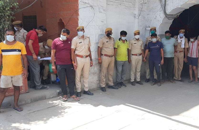 a1.jpg डेयरी के टैंकर से देशी घी निकाल मिला रहे थे पाम ऑयल, सात गिरफ्तार