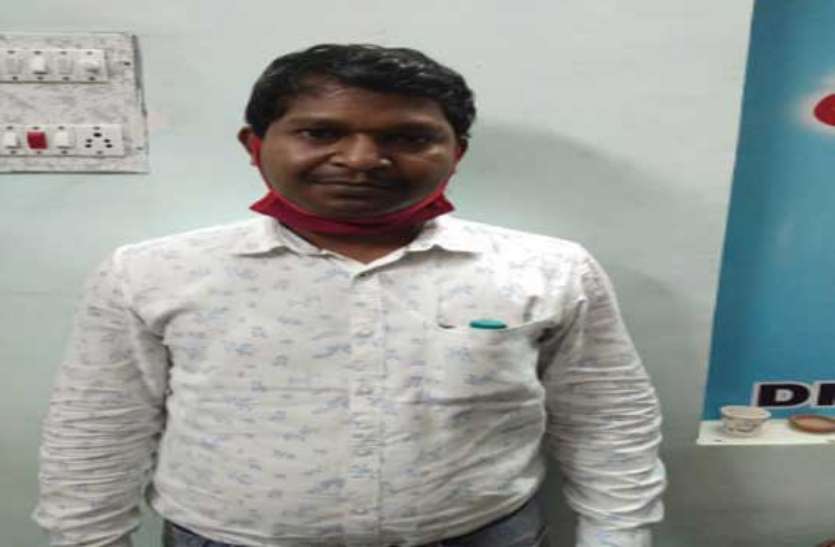 रेत खदान में जिला पंचायत सदस्य से मारपीट करने वाला एक और आरोपी गिरफ्तार रेत खदान में जिला पंचायत सदस्य से मारपीट करने वाला एक और आरोपी गिरफ्तार