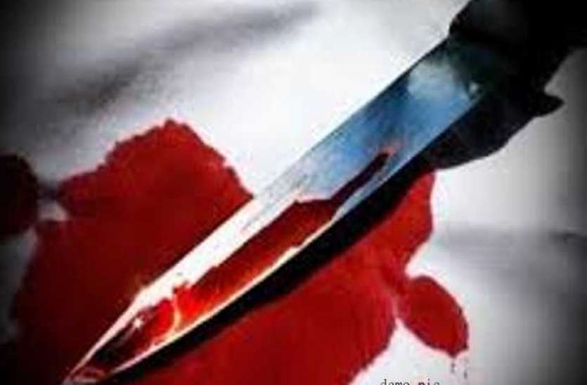 attack-with-knife-55eec43e09f8f_l_835x547.jpg दफ्तर में घुसकर प्रेमिका पर किए चाकू से 20 वार, इलाज के दौरान मौत