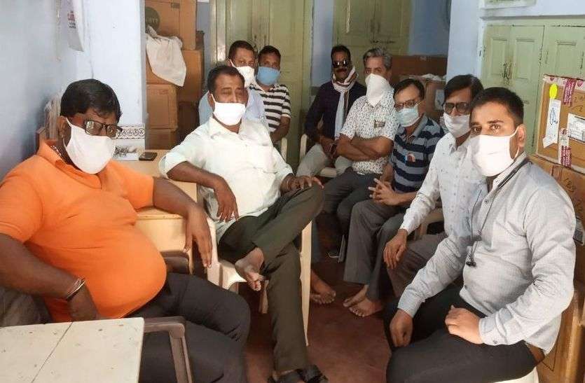 लोग बरत रहे सतर्कता, व्यापार प्रभावित, सरकार दे संबंल लोग बरत रहे सतर्कता, व्यापार प्रभावित, सरकार दे संबंल