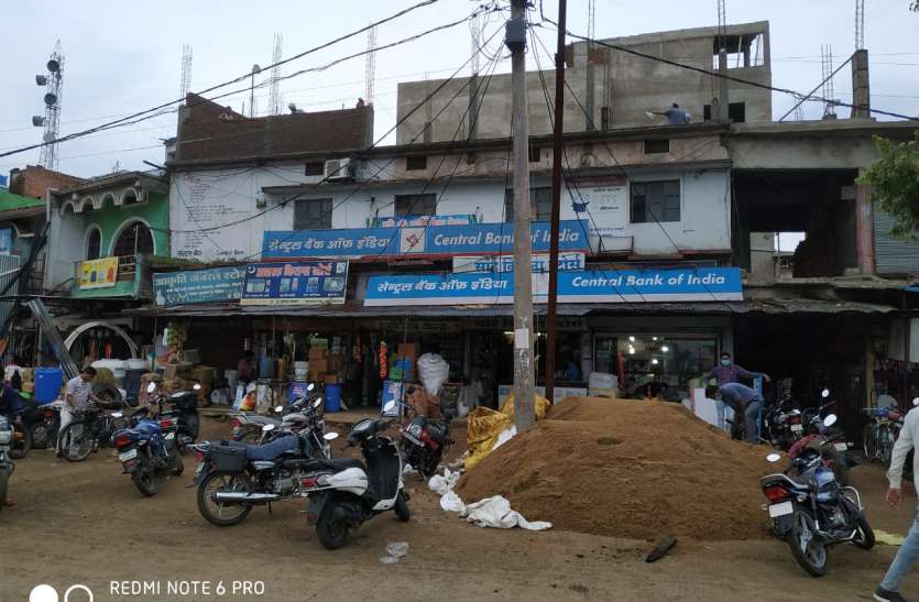 किसान के बैग से सवा लाख उड़ाए सेंट्रल बैंक में दिनदहाड़े किसान के बैग से सवा लाख रुपए उड़ाए