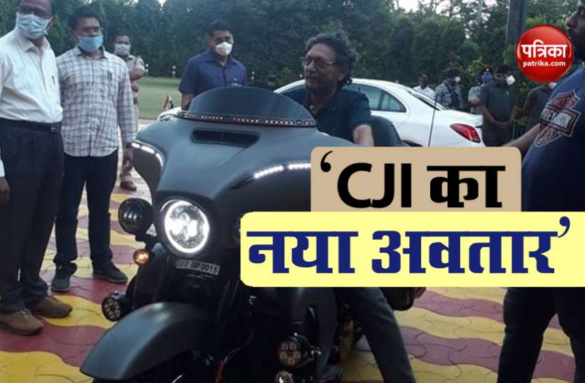 CJI SA Bobde photos goes to viral with Super Bike Super Bike पर नजर CJI SA Bobde, सोशल मीडिया पर तस्वीर वायरल