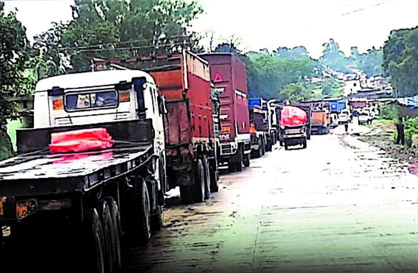 बारिश में एनएच पर जाम या दुर्घटना होतेे ही इन नंबरों पर करें कॉल, मदद करने पहुंचेगी क्विक रिस्पांस टीम बारिश में एनएच पर जाम या दुर्घटना होतेे ही इन नंबरों पर करें कॉल, मदद करने पहुंचेगी क्विक रिस्पांस टीम