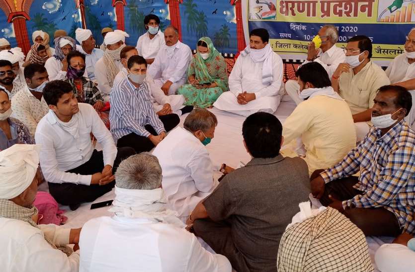 पेट्रोल-डीजल के दाम बढऩे से बढ़ रही महंगाई: शाले मोहम्मद पेट्रोल-डीजल के दाम बढऩे से बढ़ रही महंगाई: शाले मोहम्मद