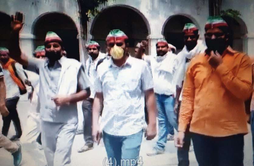 kisan-1.jpg कोरोना संक्रमण के बीच किसानों ने दी सड़कों पर उतरने की चेतावनी
