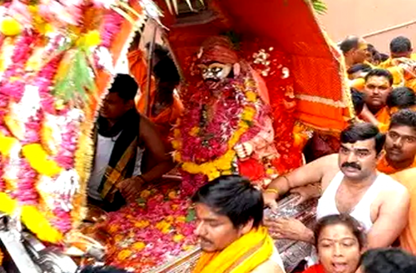 news बाबा महाकाल की शाही सवारी में इस बार शामिल नहीं हो सकेंगे भक्त, बस इस तरह किये जा सकते हैं दर्शन