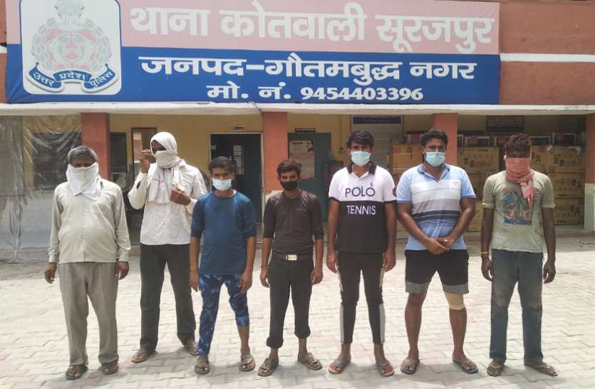 noida.jpg अवैध खनन पर बड़ी कार्रवाई: जेसीबी और चार ट्रैक्टर-ट्रॉली के साथ सात गिरफ्तार, एक माफिया फरार