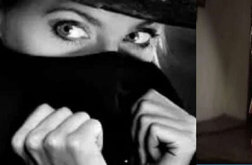 ग्रामीण को हनी ट्रैप के जाल में फांसकर बनाया बंधक, मजबूरन करना पड़ा बेचाननामा, पढ़े पूरी खबर... ग्रामीण को हनी ट्रैप के जाल में फांसकर बनाया बंधक, मजबूरन करना पड़ा बेचाननामा, पढ़े पूरी खबर...