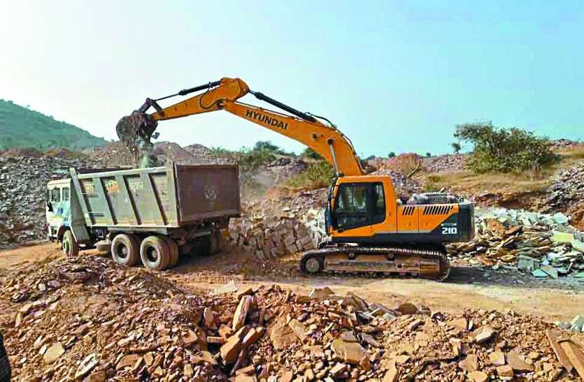 2700 करोड़ के खनिज परिवहन पर अंकुश को लगने थे 4 जगह सीसीटीवी कैमरे, स्वीकृति के बाद फाइल बंद 2700 करोड़ के खनिज परिवहन पर अंकुश को लगने थे 4 जगह सीसीटीवी कैमरे, स्वीकृति के बाद फाइल बंद