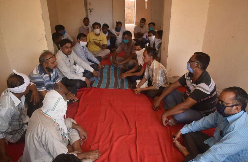 Meeting of allottees held in Housing Board Colony हाउसिंग बोर्ड की टंकी से दूसरों को पानी, आवंटियों को कनेक्शन देने में आनाकानी