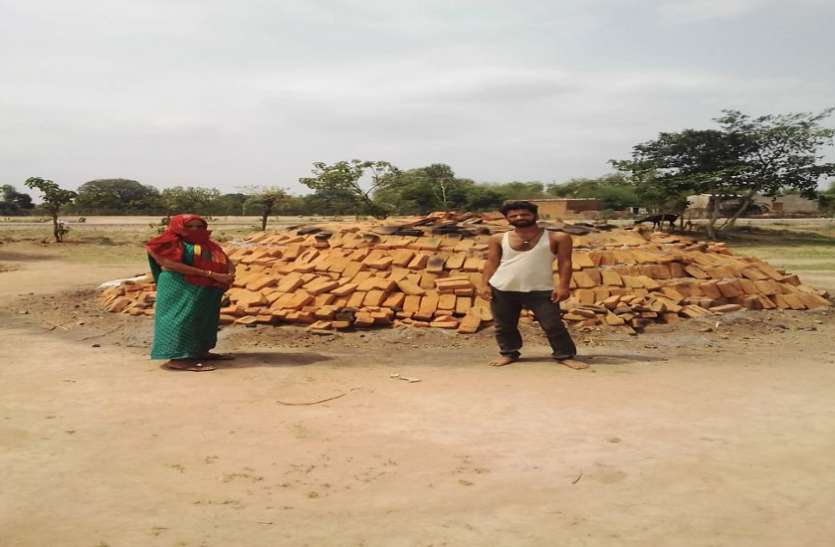 Laborers returned after escaping महानगरों से लौटे मजदूरों जुटे खुद का भविष्य गढऩे