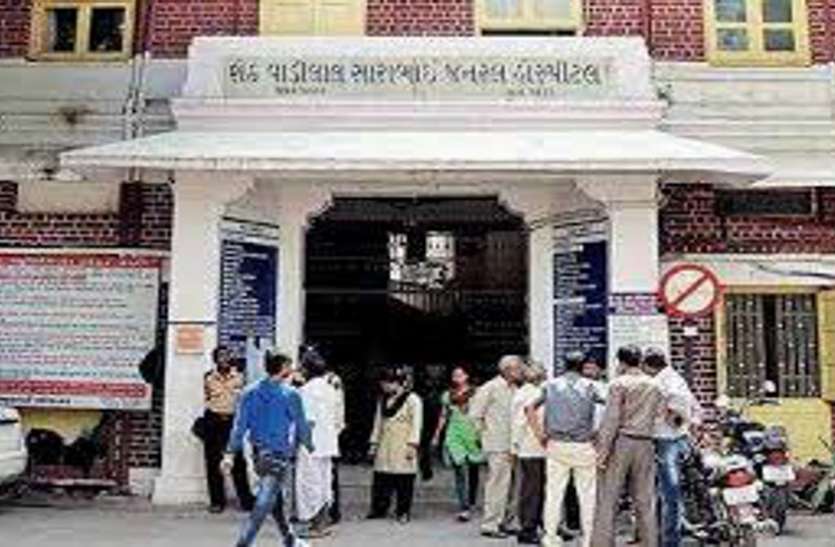 Ahmedabad : प्रसूति से पहले ही महिला व गर्भस्थ दो शिशुओं की मौत Ahmedabad : प्रसूति से पहले ही महिला व गर्भस्थ दो शिशुओं की मौत