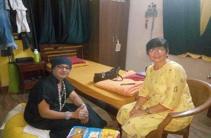 इस थर्ड जेंडर की लिखी जा रही बॉयोग्राफी, एंटरप्रिन्योर से लेकर ज्योतिषी तक सफर इस थर्ड जेंडर की लिखी जा रही बॉयोग्राफी, एंटरप्रिन्योर से लेकर ज्योतिषी तक सफर