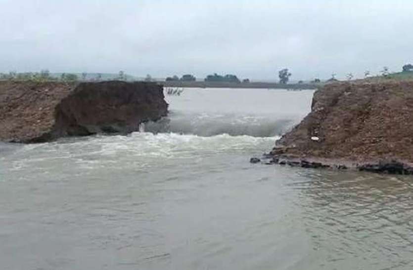 Chief Minister Sarovar Yojana, 1.6 crore, SDO, Collector, Technical Inquiry Technical Inquiry : इंजीनियर ने इसलिए तोड़ दिया था तालाब