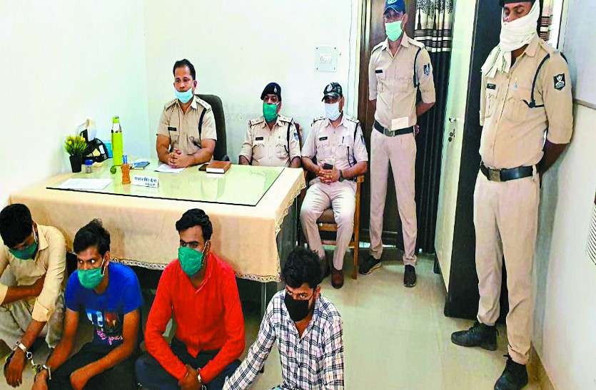 कथावाचक के अपहरणकर्ताओं ने किया खुलासा कथावाचक के अपहरणकर्ताओं ने किया खुलासा