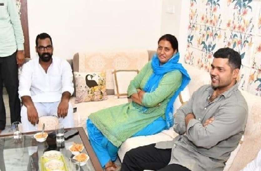 sports minister Ashok Chandana met MLA Krishna Poonia in Churu, See Pictures