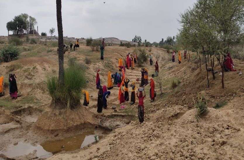 महिला मेट में पिछड़ी आधी-आबादी! महिला मेट में पिछड़ी आधी-आबादी!