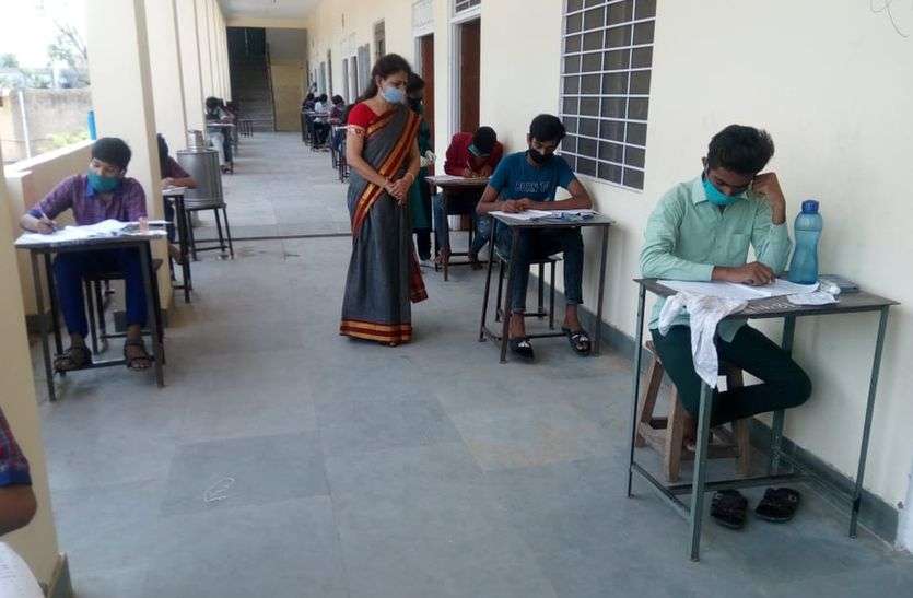 दसवीं बोर्ड में 529 परीक्षार्थी रहे अनुपस्थित दसवीं बोर्ड में 529 परीक्षार्थी रहे अनुपस्थित