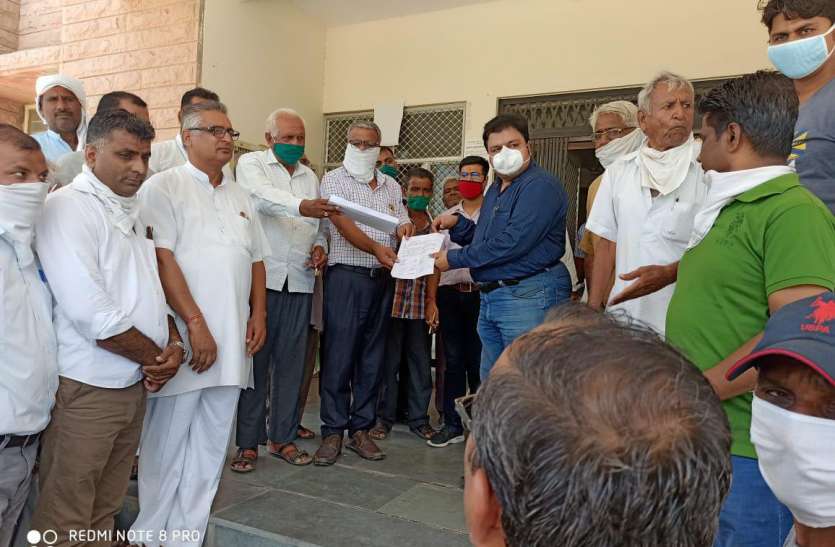 बब्लू आत्महत्या प्रकरण : निष्पक्ष जांच की मांग को लेकर सीरवी समाज आगे आया बब्लू आत्महत्या प्रकरण : निष्पक्ष जांच की मांग को लेकर सीरवी समाज आगे आया