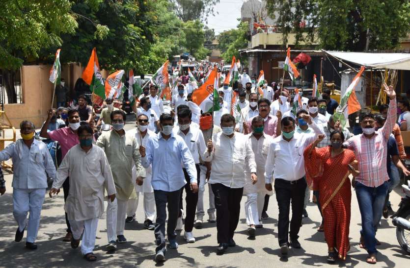 Congress forgot the enthusiasm and social distance in Bhilwara कांग्रेसी जोश में भूल गए भीलवाड़ा में सोशल डिस्टेंस